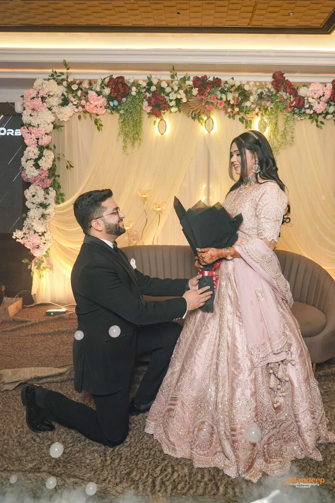 Vyom proposing to Tanya